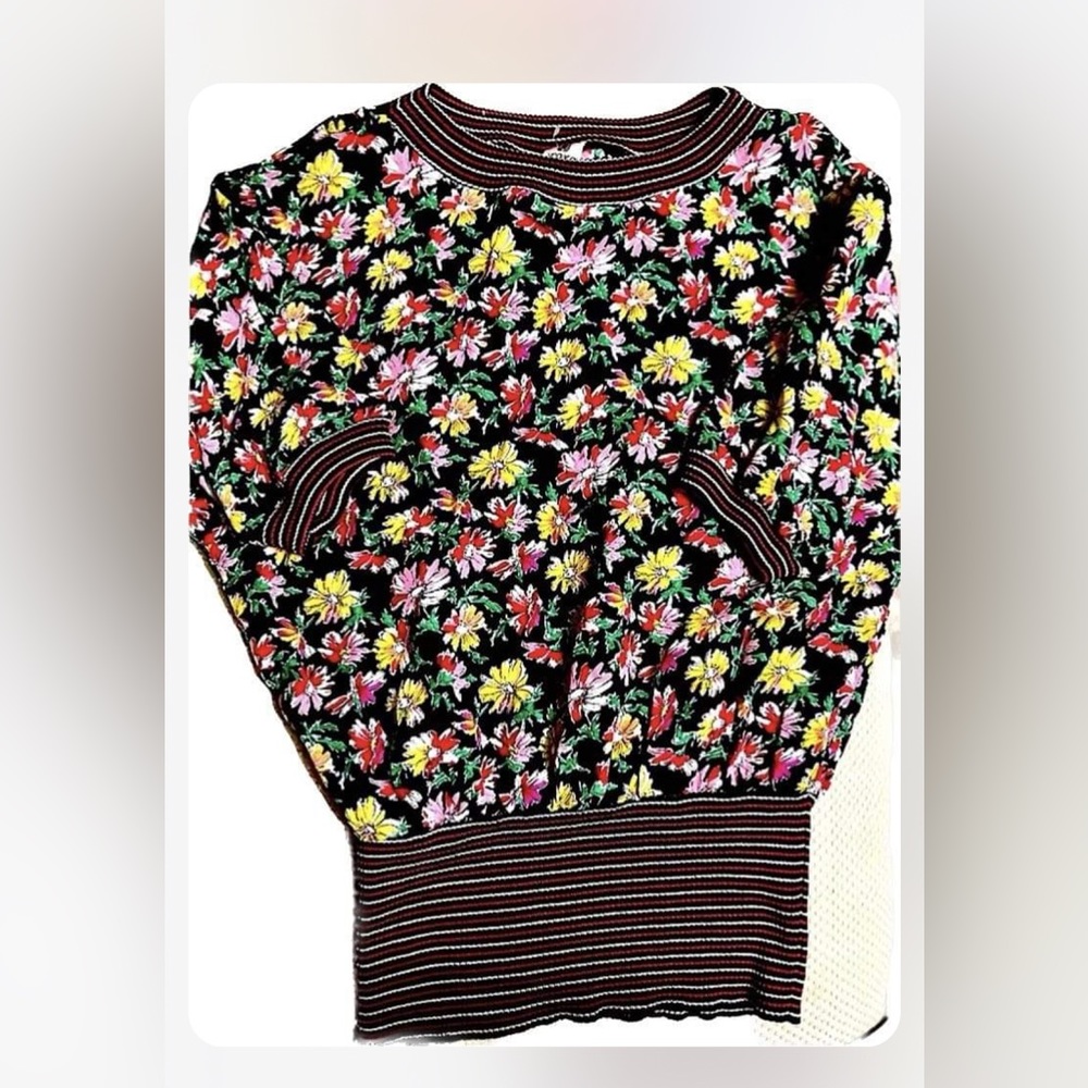 Emmanuel Ungaro Vintage Ladies floral top 1980s ribbed neckline and sleeve cuffs